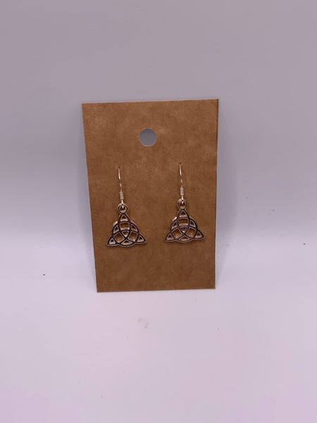 (224) Circle Triquetra - Sterling Silver Earwires