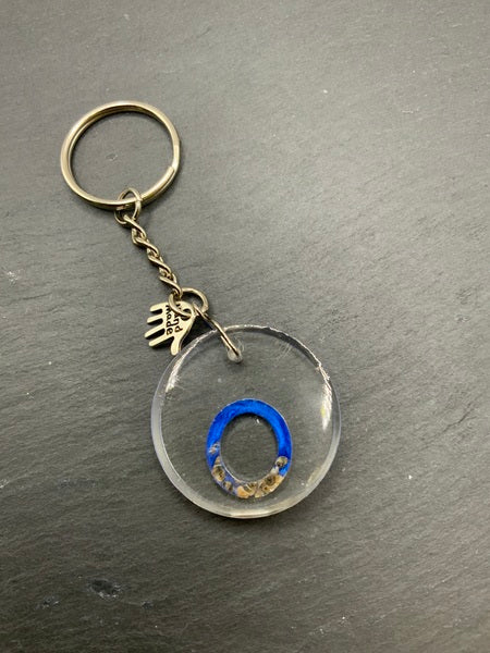 (261) Beach Resin Letter Keyring - O - Clear