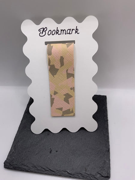 (261) Pink Camo Magnetic Faux Leather Bookmark