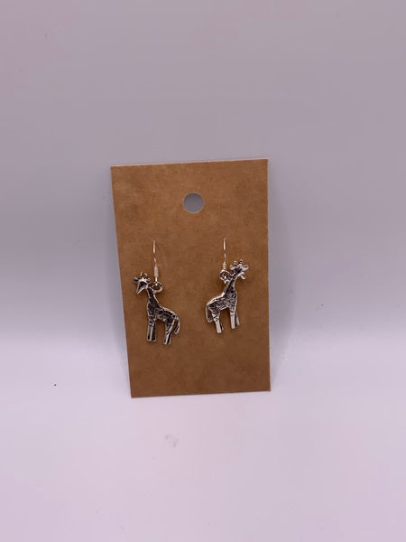 (224) Cute Giraffe - Sterling Silver Earwires