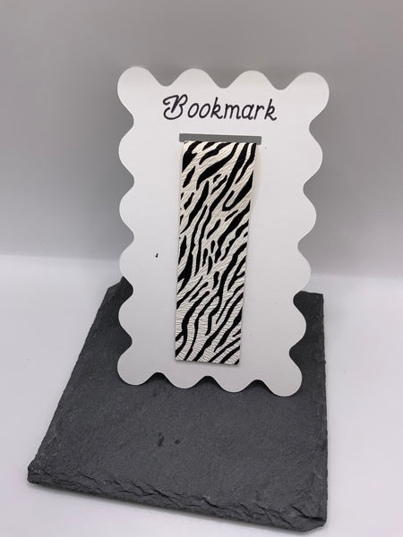 (261) Zebra Print Magnetic Faux Leather Bookmark